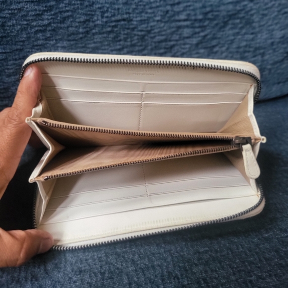 Bottega Veneta Intrecciato Zippy Zip Wallet Cream Ecru Leather,,Authentic!! - Picture 5 of 14